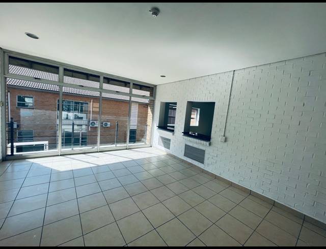 2,300M² OFFICE TO LET IN MIDRIDGE PARK
